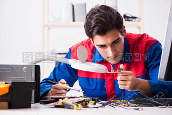 維修車間計算機的專業修理工 技術、流程與重要性